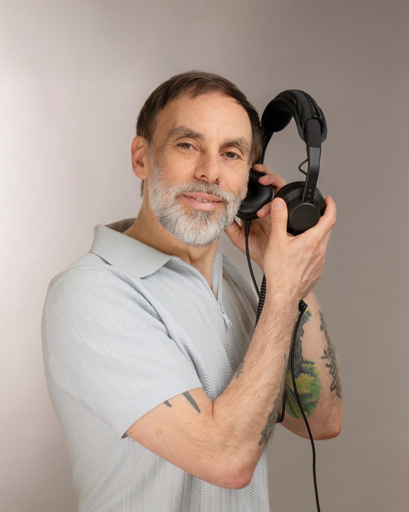 DJ Marcelo Scotti mit Kopfhörer – Hochzeits-DJ und Event-DJ in Hamburg